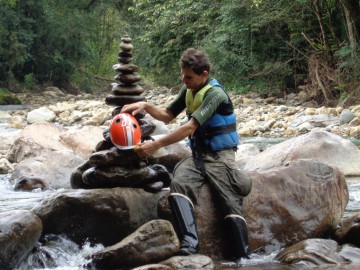 TRAVESSIA RIO BRANQUINHO: A Arte de Amanhecer Vivo. (2003)
