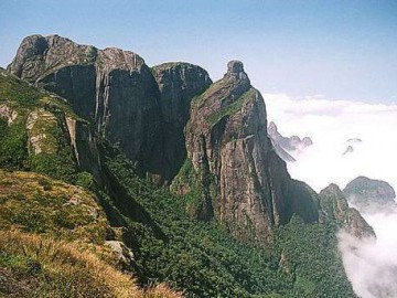 Pedra do Garrafão - Parque Nacional da Serra dos Órgãos.