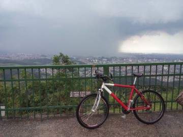 Subindo o Pico do Jaraguá de Bicicleta