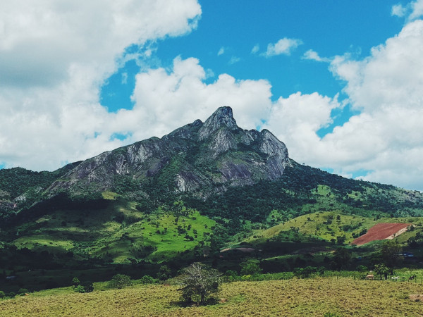 Subida a Pedra de Três Pontas