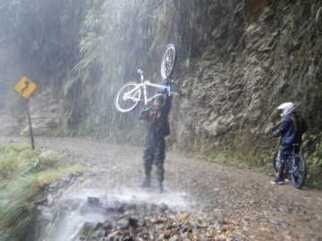 Downhill na Estrada da Morte (death road) - Bolívia