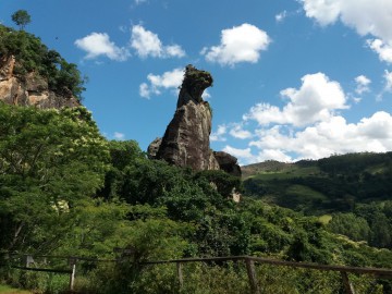 Parque Cão Sentado e Pico Caledônia