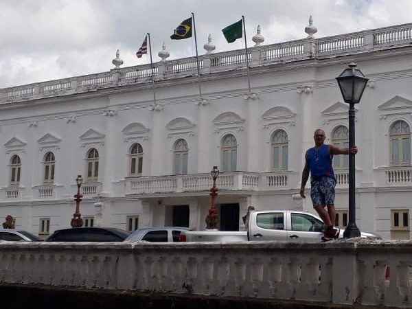 Viagem à ilha do amor e ao centro do próprio planeta...