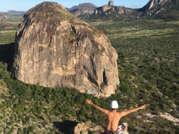 ESCALADA EM ROCHA - MORRO ZÉ BADIM