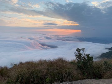 Das praias, atravessando montanhas