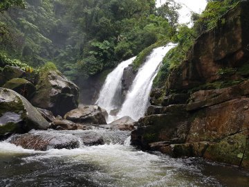 Cachoeiras Gêmeas do Rio Mãe Catira, Serra Graciosa Pr.