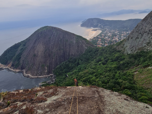 Escaladas em Itacoatiara - Morro do Tucum e Agulha Guarischi
