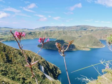 Laguna Cuicocha e o Sandero de las Orquídeas