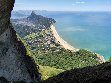 Pico dos Quatro (P4) com Garganta do Céu