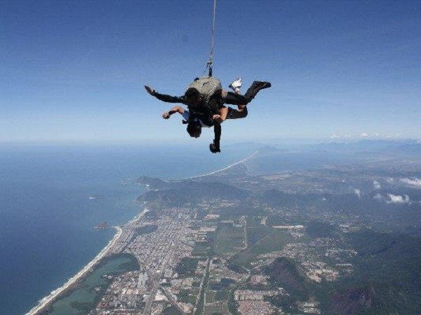 Salto de Paraquedas na Cidade do Rio de Janeiro - RJ