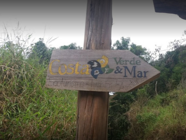 Trilha da Cachoeira da Praia Vermelha