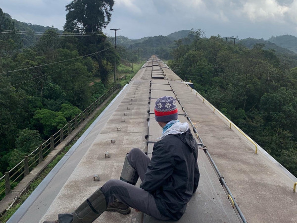Percurso na ferrovia sorocabana na serra do mar paulista.