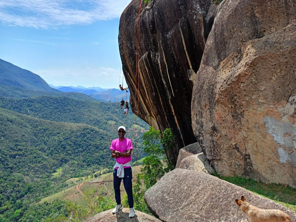 Brincando de rapel no dia das crianças.